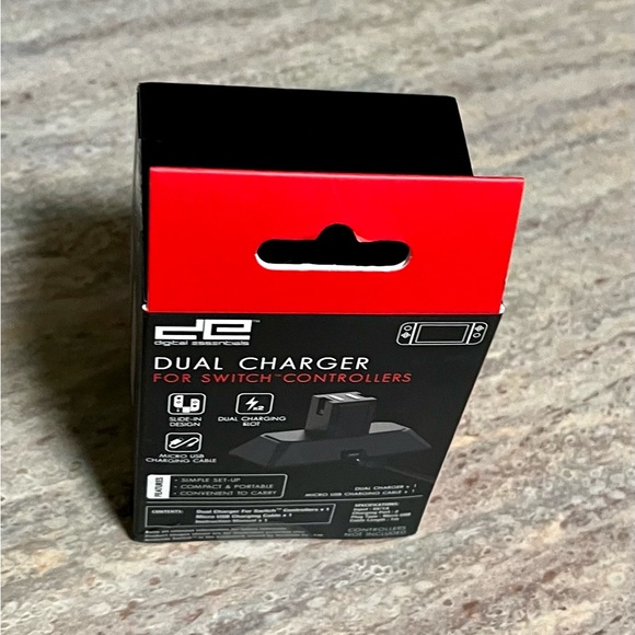NIB Dual charger for Switch controllers - Picture 2 of 14